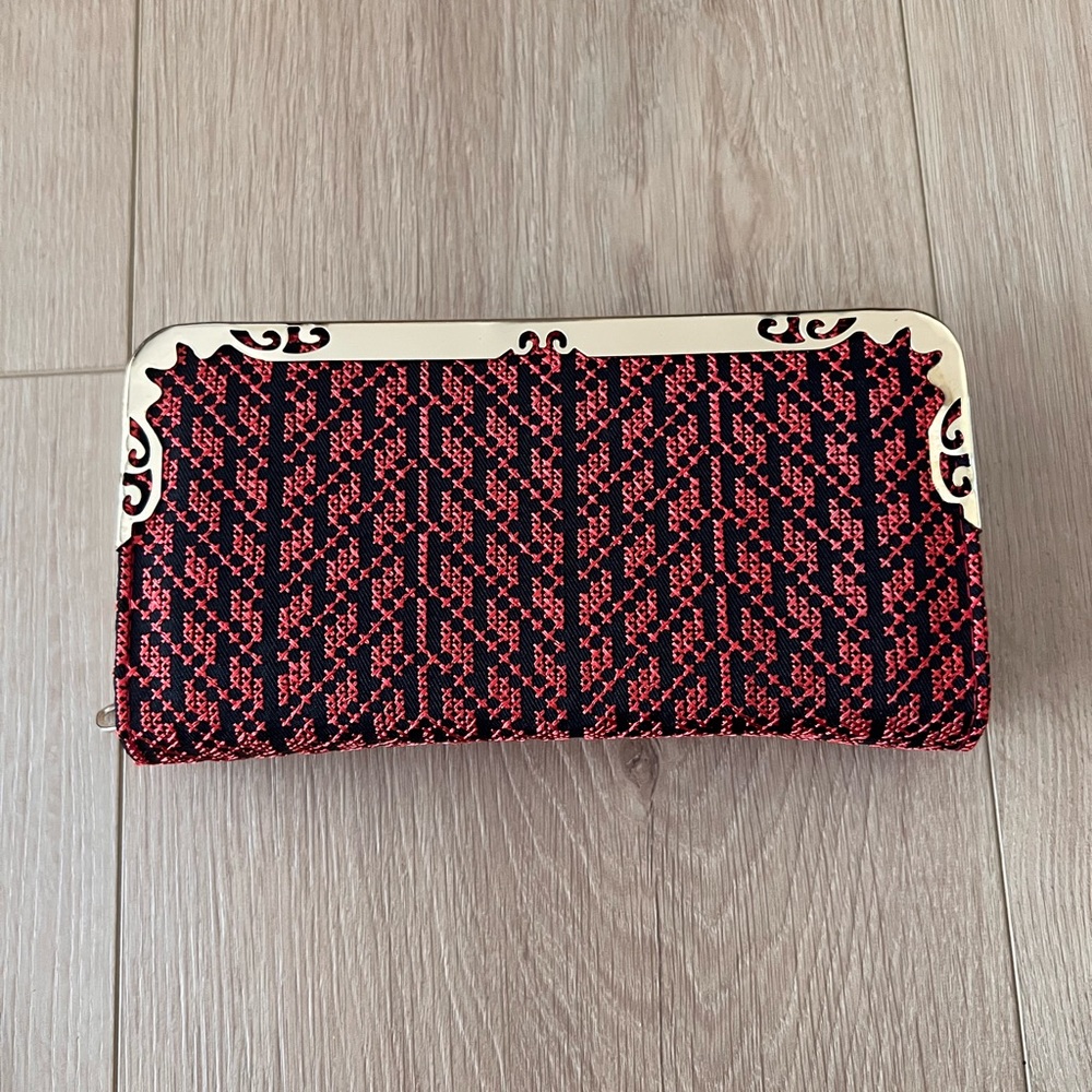 Elegant Red and Black Tatreez Women's Clutch
